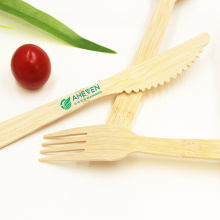 Ensemble d&#39;ustensiles de cuisine et de couteaux en bambou de qualité alimentaire écologiques pour la restauration rapide de voyage